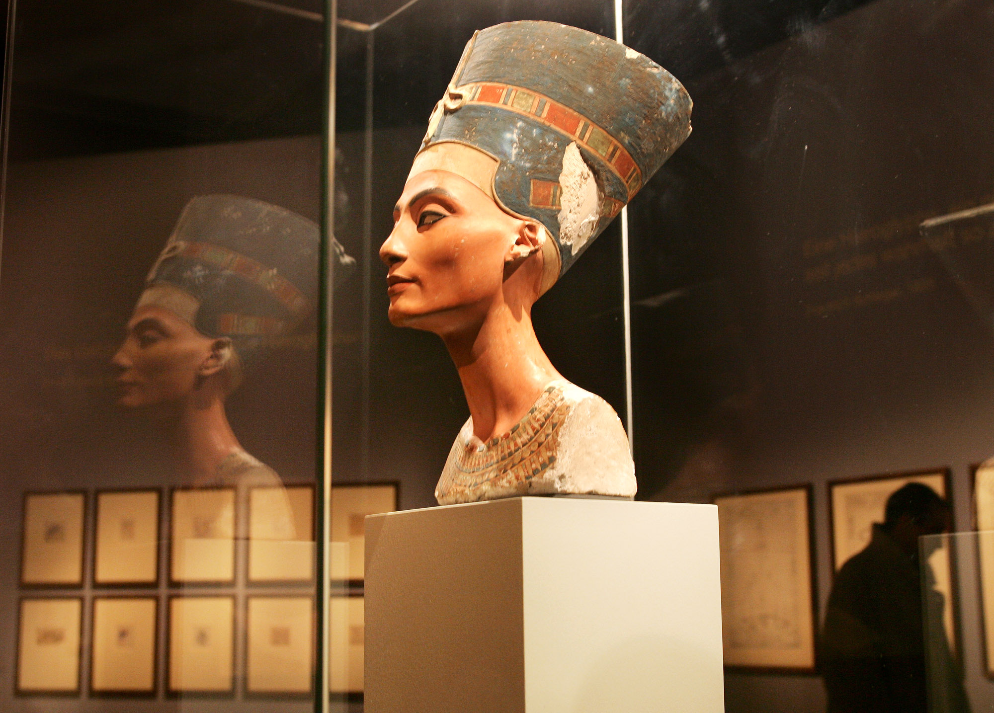 Newsela Is an Egyptian queen buried behind a secret door in the tomb